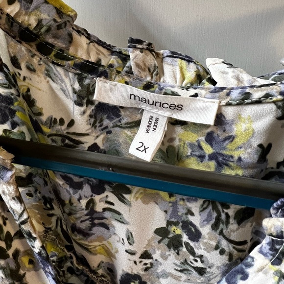 Maurice’s Floral Blouse - Picture 5 of 5